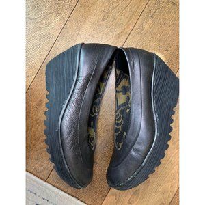 Woman’s Fly London wedge size 39